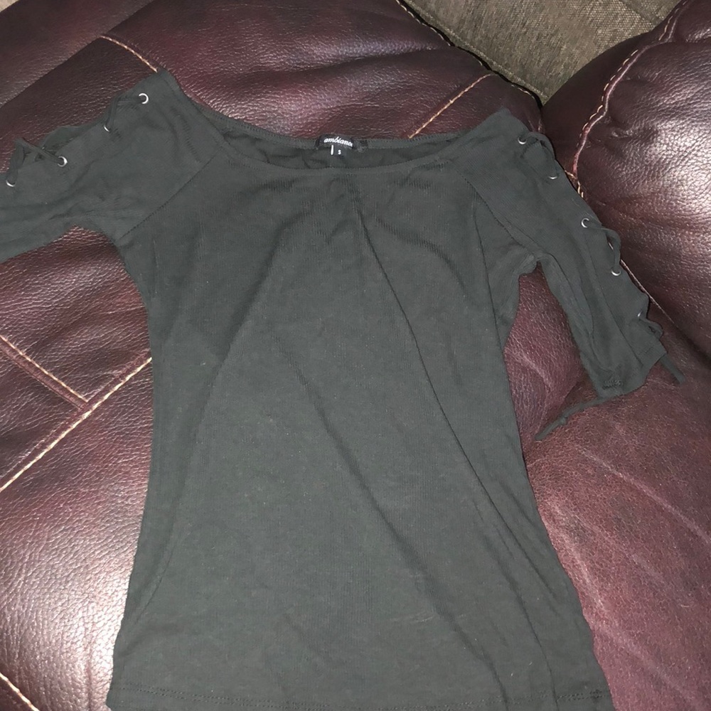 Mid sleeve shirt
